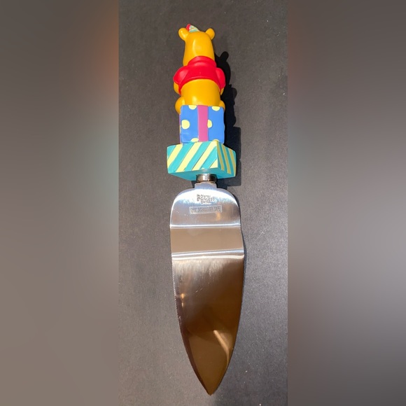 Vintage Winnie the Pooh Cake Server Birthday Party The Disney Store Bear Gifts - Picture 5 of 10